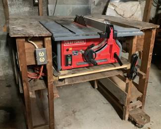 Table saw on wheels great condition 