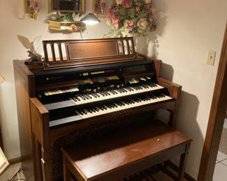 Hammond Rhythm II electric organ
Working 