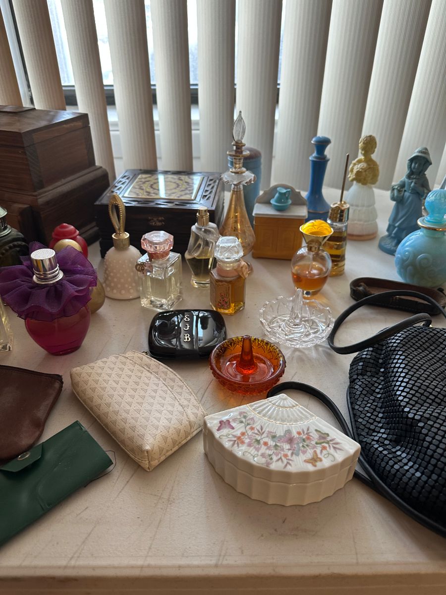 Vintage perfumes and trinkets 