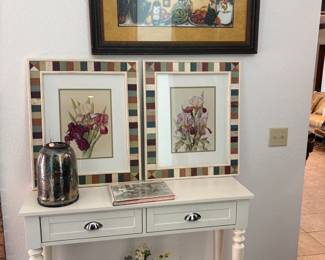 entry table, wall decor