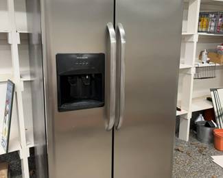 Side by side refrigerator