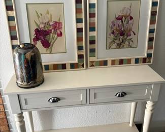 entry table, wall decor