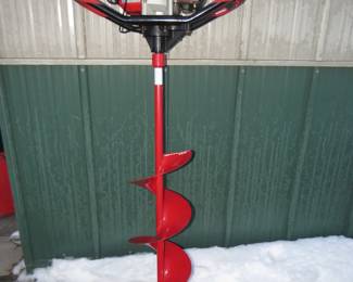 Lot 22. Eskimo Quantum 10" 2-cycle gas-powered ice auger with a Viper 43cc engine. Runs good. Very good condition.