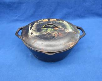 Lot 264. 7-qt Lodge cast iron Dutch oven with lid