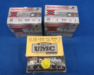 Lot 282. 78 mixed 12-gauge rounds: 25 Winchester 3-shot steel. 25 Winchester 2-shot steel. 20 UMC 2-shot steel. 8 White Lightning 6-shot.