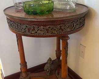 Accent table