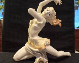 Hutschenreuther - Germany - Kunstabteilung    Porcelain "The Finale Dancer" $650-$900 on Ebay 