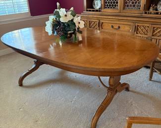 Thomasville extendable dining table