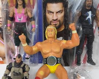 5 aCTION FIGURES HULK HOGAN