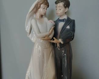 Lladro Spanish porcelain rare bride and groom piece.