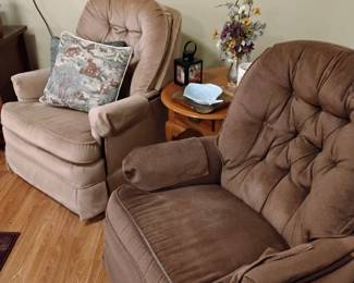 Loads of furniture non smoker 