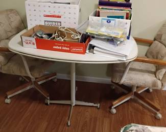 Vintage table and2 chairs