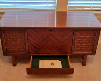 Lane Sweetheart Chest