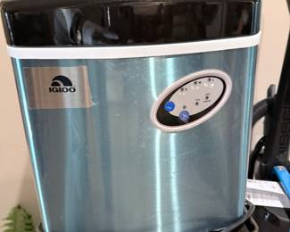 light new ice machine