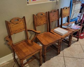Vintage table with butterfly leaf and 4 chairs.