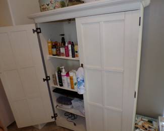 Various beauty supplies.