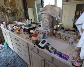 Bathroom items and decore.