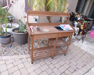 Outdoor potting bench
