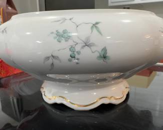 Mitterteich Porcelain Casserole Serving Dish Bowl with Green Floral Pattern and Gold Trim from Bavaria, Germany