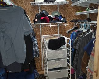 Lots of Clothing - ORVIS, LL Bean, Eddie Bauer, Patagonia, North Face, Columbia etc. ALL Excellent Condition !!