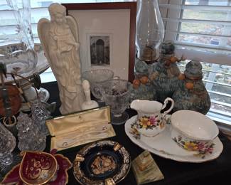 Lots of Vintage decor items : Limoge Astray, Tear Drop Venetian Glass; Donegal Irish spoons , fostering 2 pc glass set