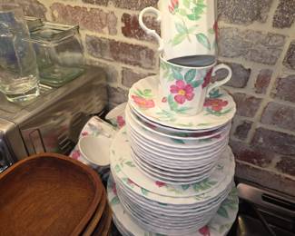 Vintage Mikasa Maxima Fleuriste Pink/green floral Dish set