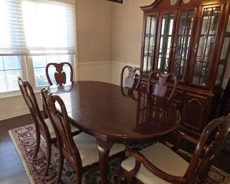 Dining table w/6 chairs