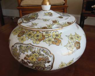porcelain with lid