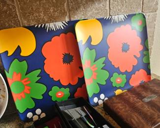 colorful trays, there is a large selection of different sizes and patterns