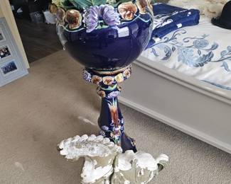 Pot metal horses and jardinière