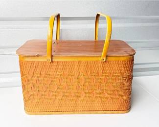 41 VintageRedmanWovenPicnicBasketwMetalHandles