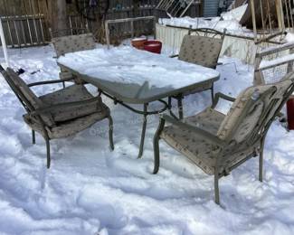 patio table & chairs