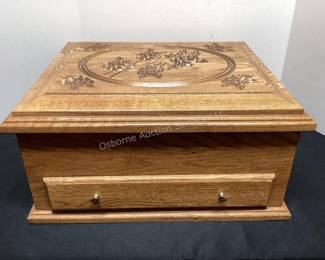 Wood jewelry box
