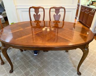 Comes with 6 chairs and 2 leaves