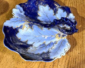 Vintage Leaf-Shaped Porcelain Dish with Handle – Blue and Gold Decorative Candy Bowl