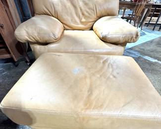 Vintage Tan Leather Lounge Chair with Matching Ottoman, Oversized Cushioned Armchair
