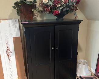 Armoire, floral