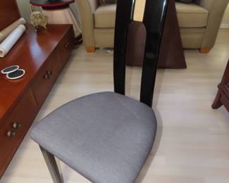 Modern round glass table and 6 chairs.