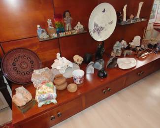 Geodes, book ends, crystals, shells and coral.