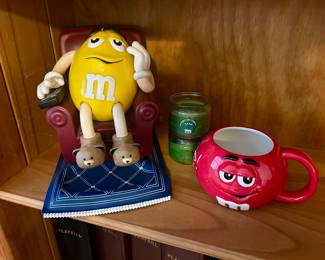 Fun M&M’e candy dispenser