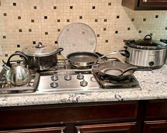 Nice selection of cookware & bakeware 