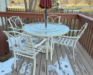 Outdoor Patio Dining Table, 4 Chairs and Umbrella
