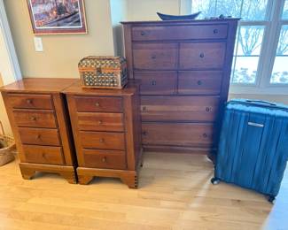 Matching king bed nightstands, dresser. Samsonite large luggage.