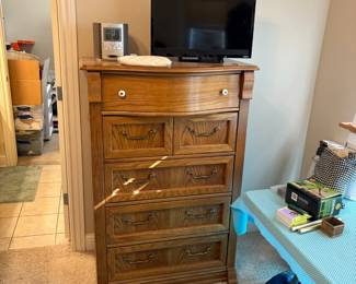 chest of drawers