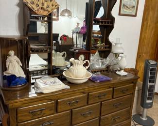 dresser with mirror
