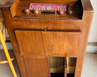 Antique Radio - Works!