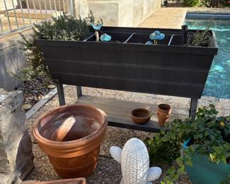 Lawn Art, Flower Pots, Raised Garden Planter