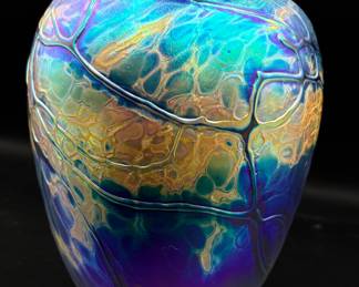 Iridescent art glass vase 