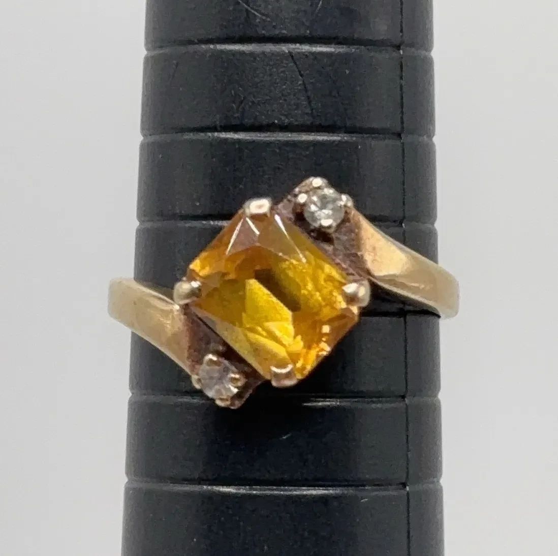 001 10K Yellow Gold Ring With 3 Gemstones