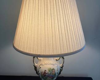 Vtg. CapodimonteStyle Porcelain Vase Table Lamp